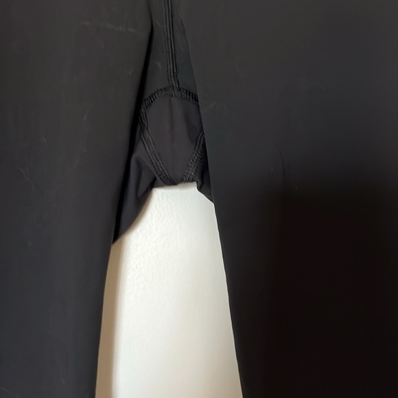 LULULEMON CROP LEGGINGS, SIDE POCKETS, ROUCHED DETAIL, DRAWSTRING! LIKE NEW!! - Picture 4 of 11